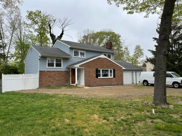 40 Oakside Dr, Toms River, NJ 08755