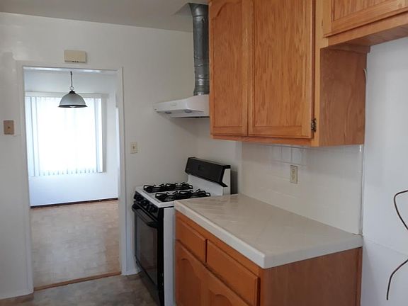 2nd image of 3208 Silva St