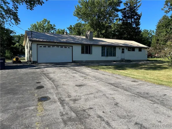 1553 Sumner Rd, Corfu, NY 14036