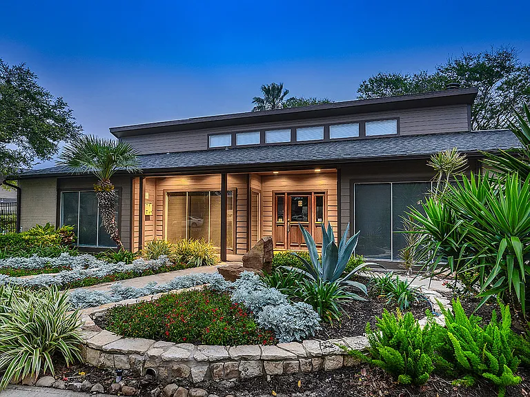 Exterior of Candlewood Leasing Center