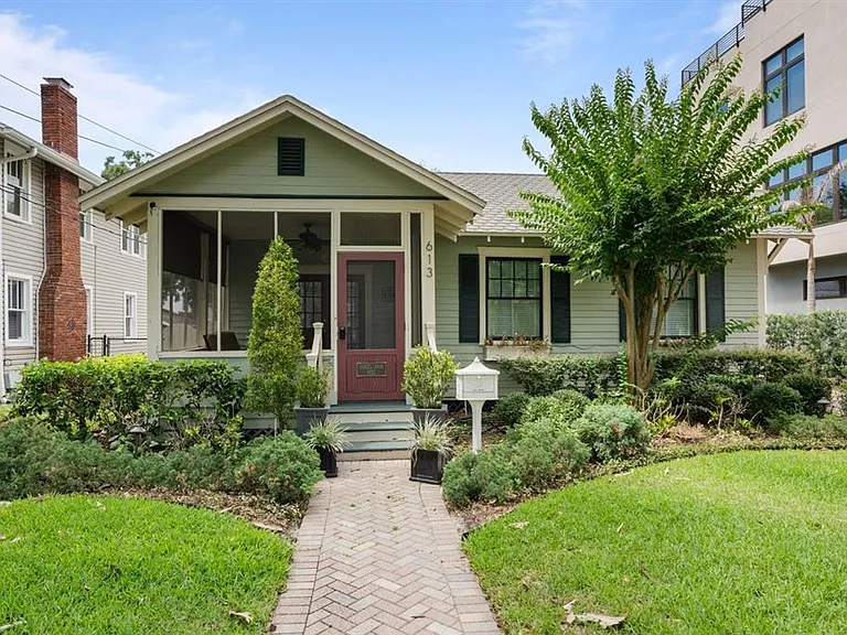 613 E Pine St — Photo 1