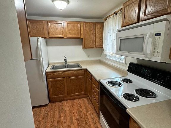 3rd image of 658 Fairbanks St APT B7