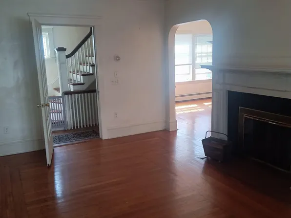 27 Ogden St #2, Providence, RI 02906