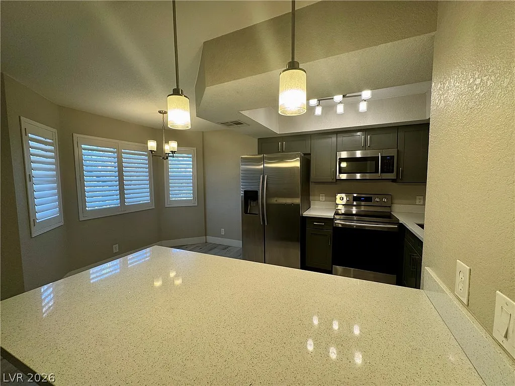 2 bed, 2.0 bath, 912 sqft, $1,570 — Photo 3