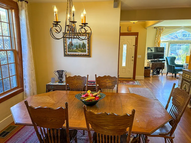 385 Coombs St — Photo 24
