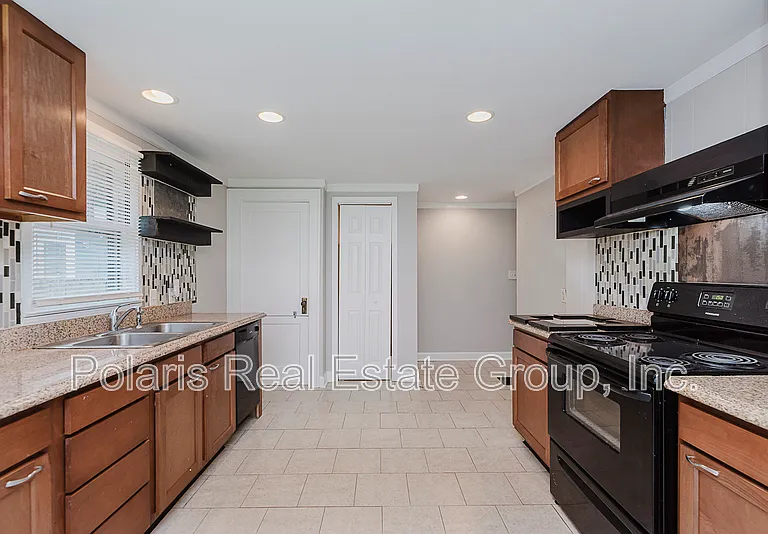 6222 Kingsley Dr — Photo 12