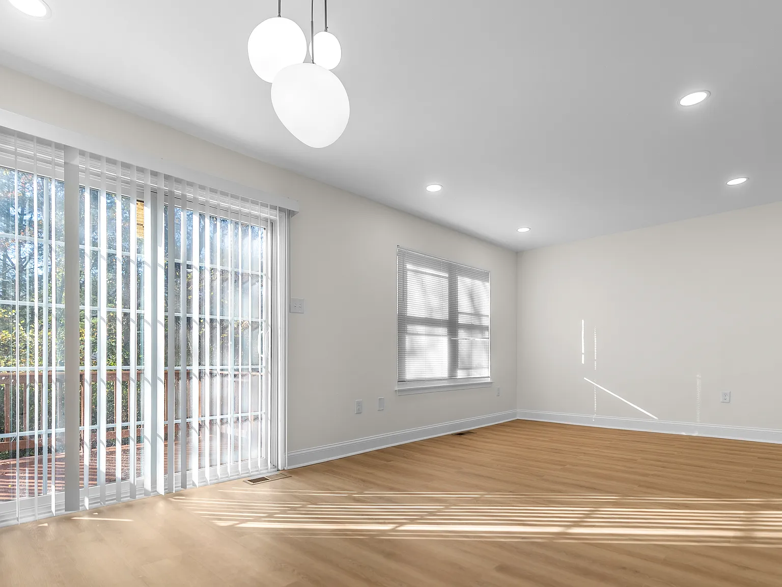 4 bed, 3.5 bath, 2200 sqft, $3,300 — Photo 4