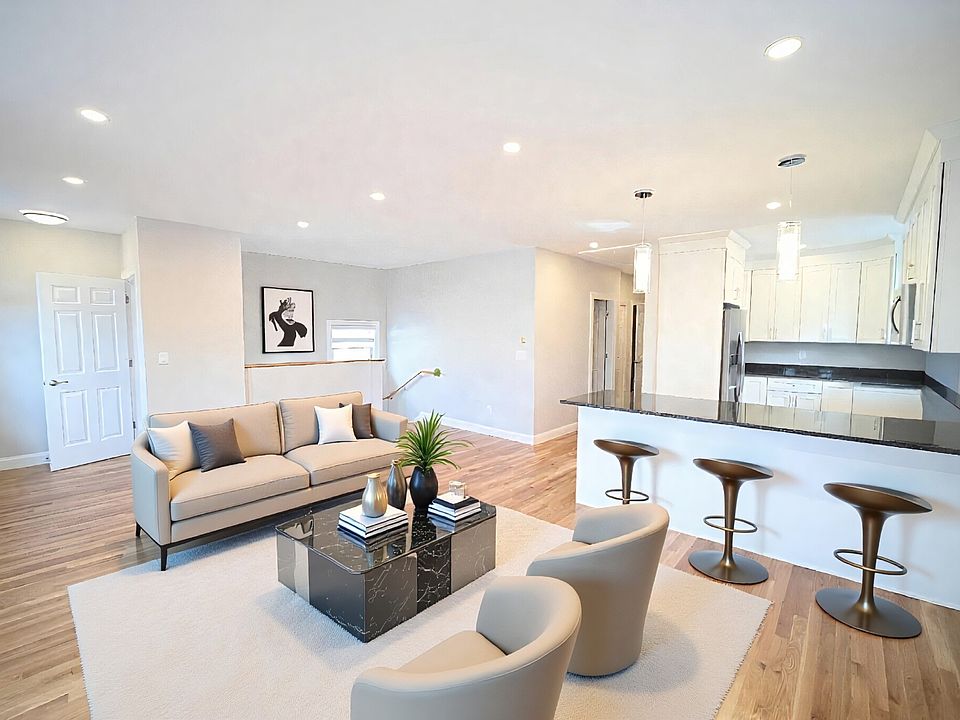 1st image of 19 Roberts St #3