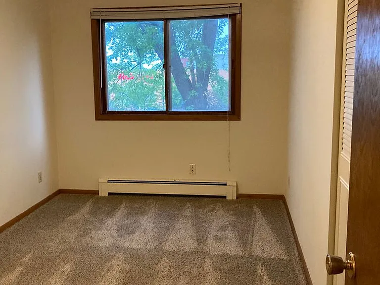 1701 Kenwood Ave — Photo 13