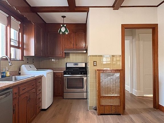 3rd image of 11 Saint James Rd #11