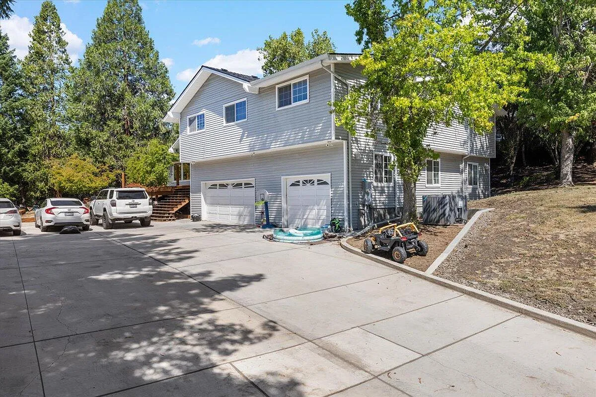 1627 Highcrest Dr photo 1