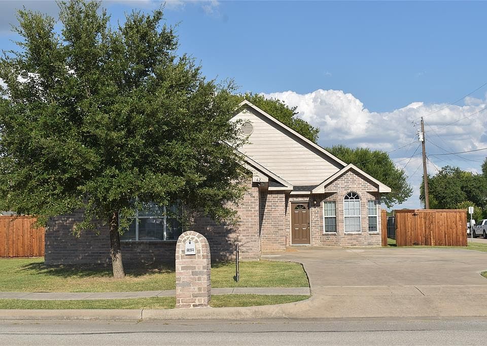 1st image of 142 Hardwicke Ln