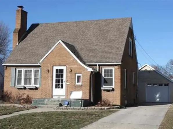 608 W 9th St, Sterling, IL 61081