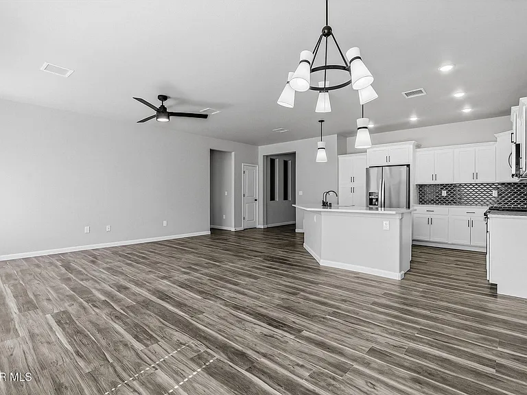 6070 Zinc Hill St — Photo 10