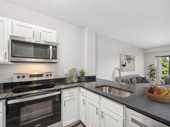 1200 Elm St #805