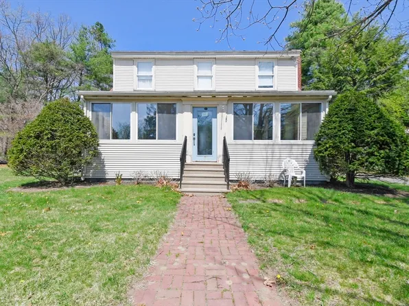 8 Dewey St, Lancaster, MA 01523