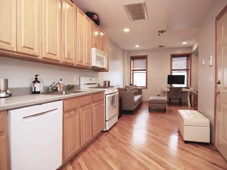 518 Park Ave #2R — Photo 2