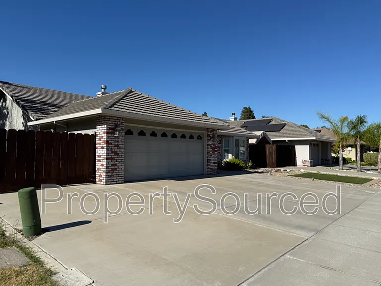 1769 Nehemiah Dr — Photo 2
