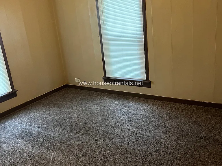 705 N Garfield St — Photo 4
