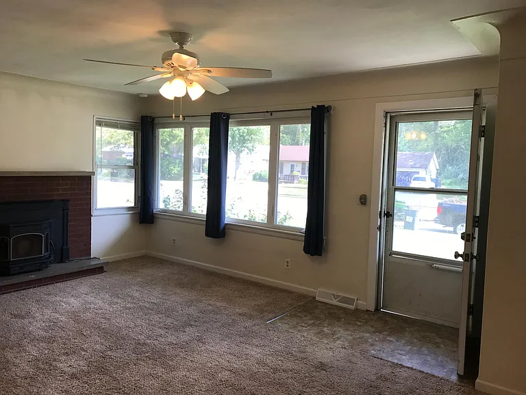 1261 N Keebler Ave — Photo 8