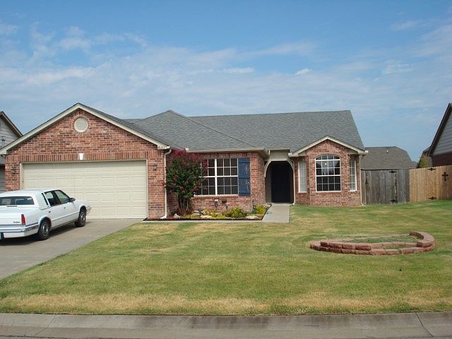 1st image of 4133 S 205th St