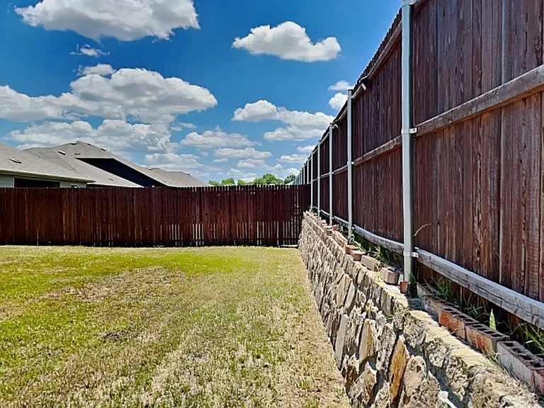 2909 Menguita St — Photo 22