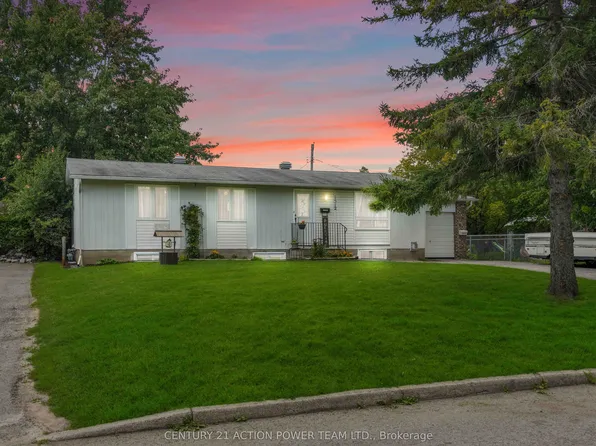 1512 Blackheath St #B, Ottawa, ON K1E 1K7