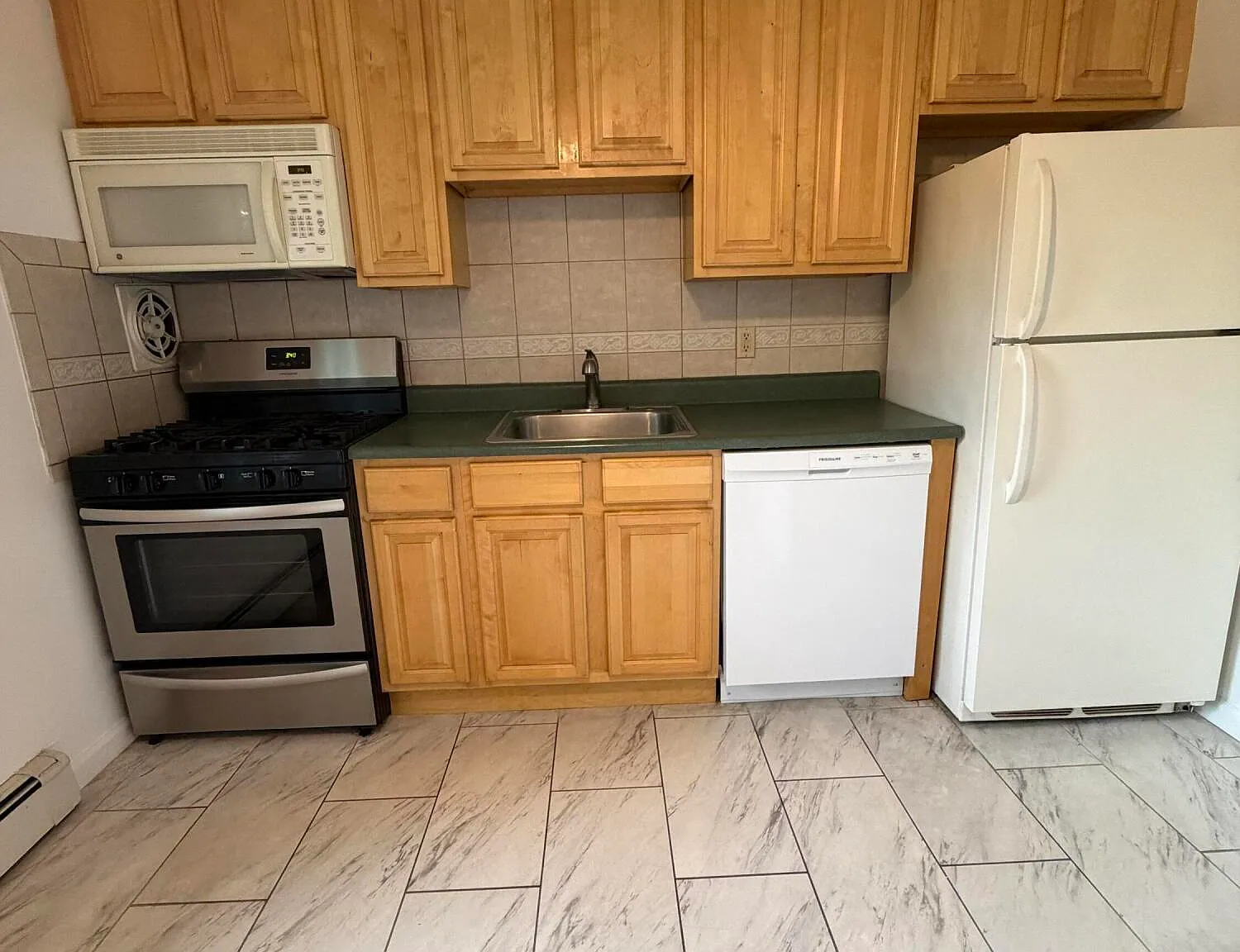 1 bed, 665 sqft, $1,900 — Photo 1