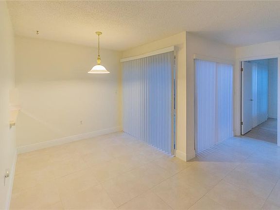 5th image of 547 Hunter Cir