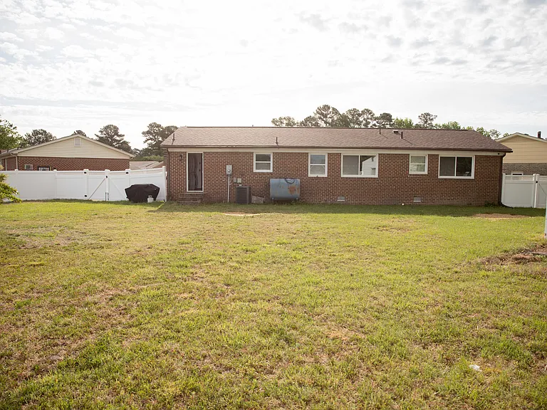 7 Lake Forest Ct — Photo 17