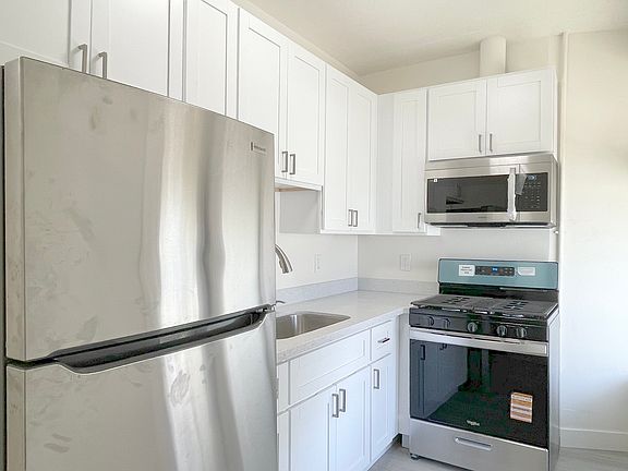 2nd image of 411 E Santa Clara St