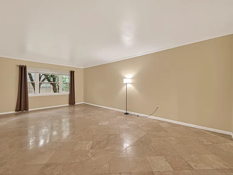 2600 Bellefontaine St #B24 — Photo 9