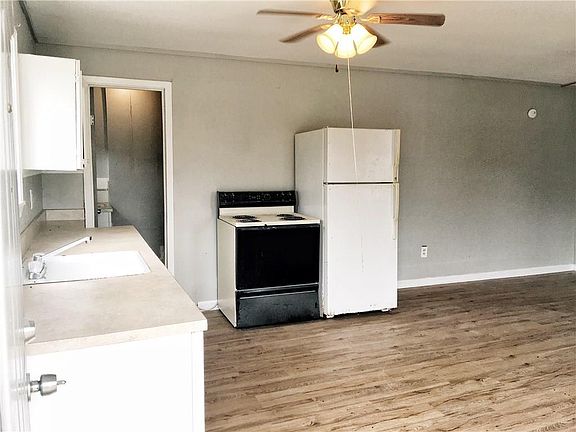 4th image of 902 W Lakeside Dr APT C