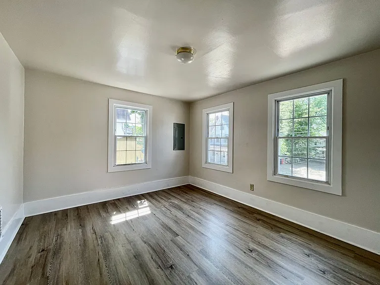 103 Marion St — Photo 4