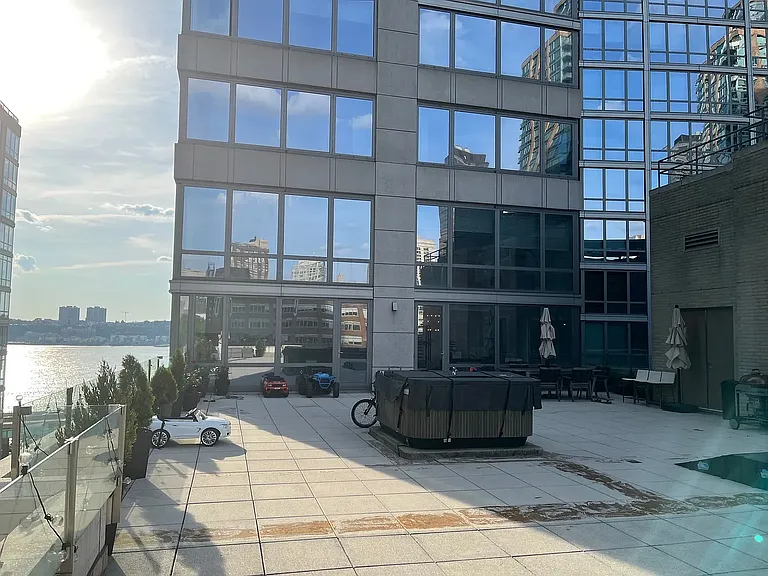 80 Riverside Blvd #8P — Photo 14