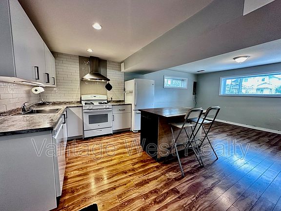 4th image of 1415B Cherry Cres E