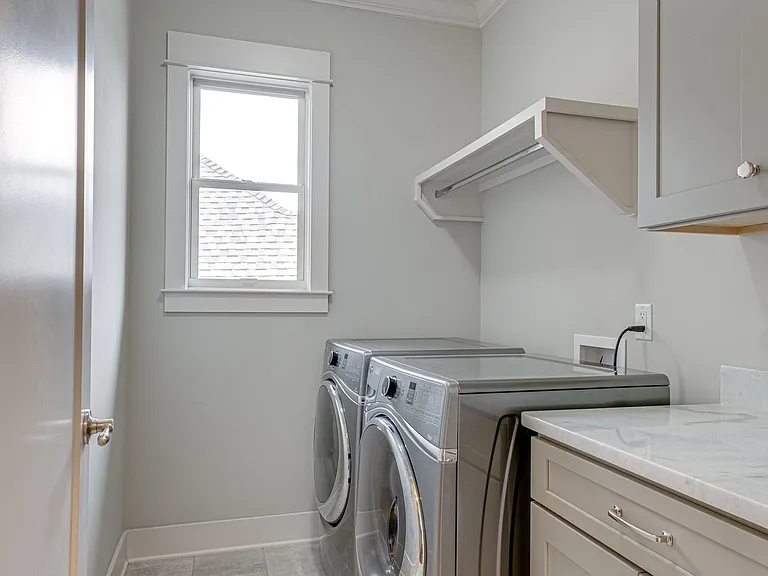 925A Russell St #A — Photo 16