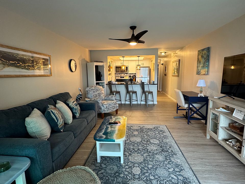 Living room/kitchen view