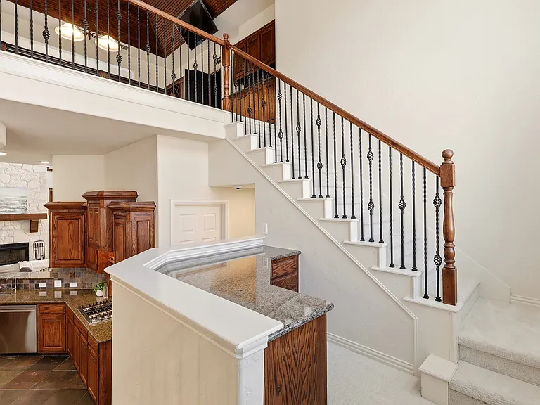 1224 Crockett Dr — Photo 30