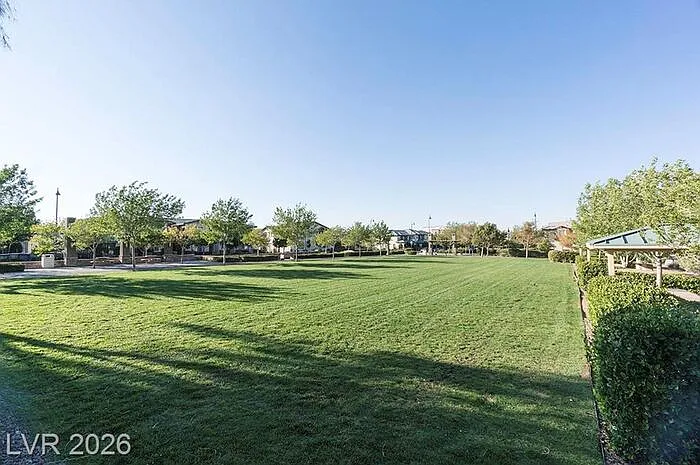 3 bed, 2.5 bath, 1909 sqft, $2,137 — Photo 3