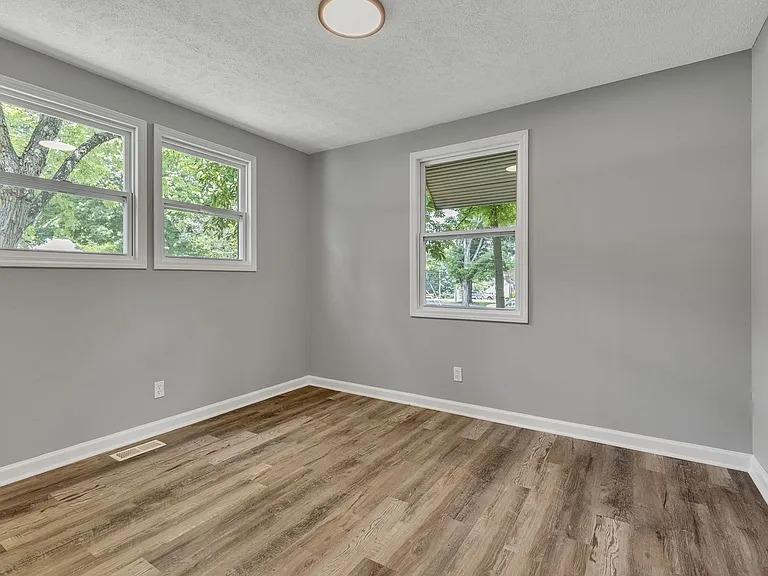 2923 Emery Dr — Photo 17