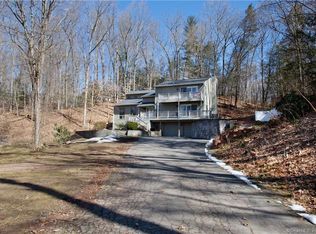 109 Pine Hill Rd, Avon, CT 06001