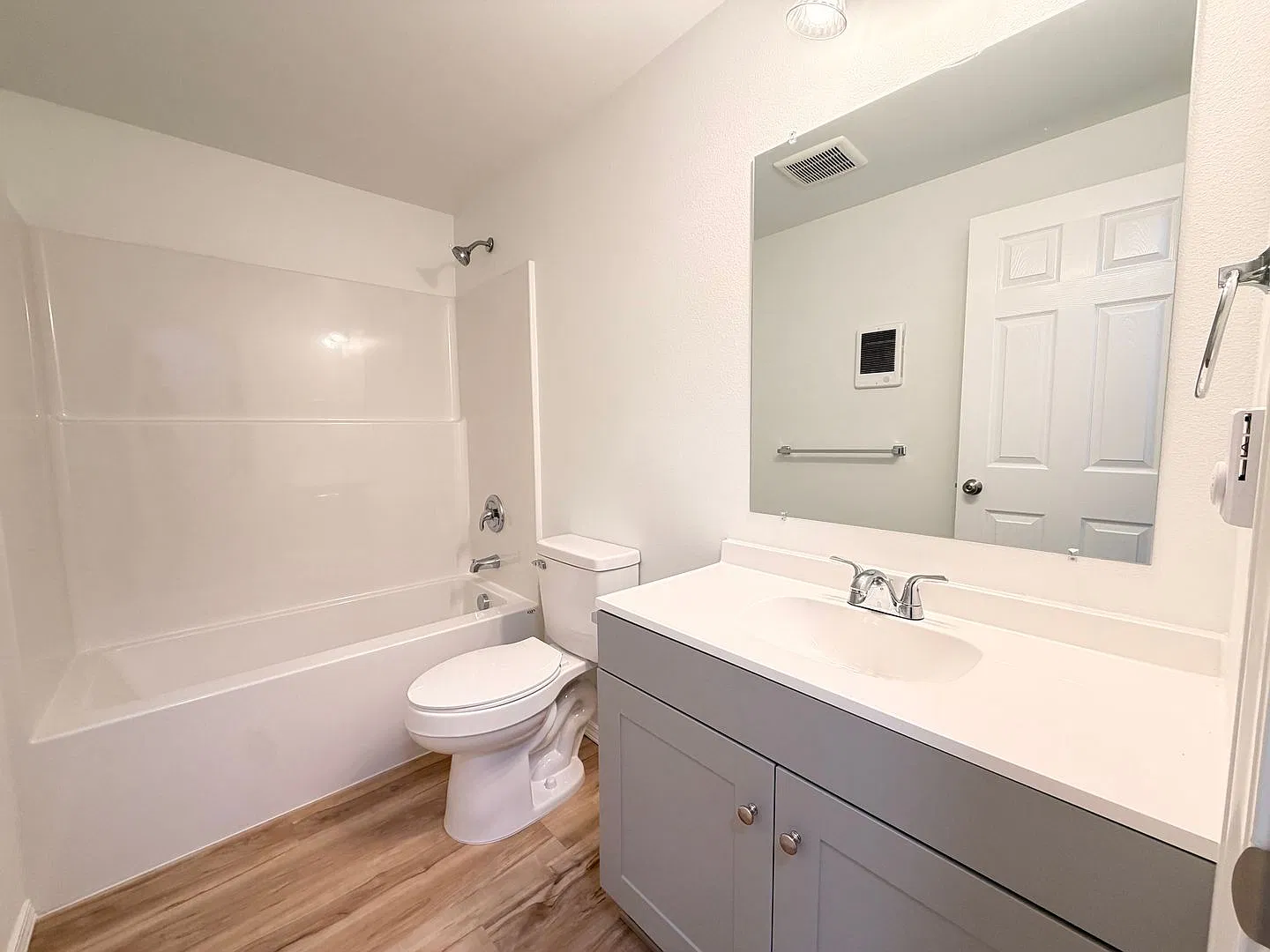 North Gate Manor — Photo 3