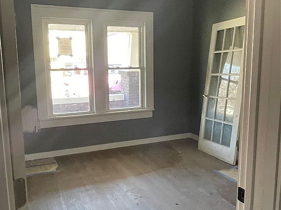 5th image of 652 12th Ave NW