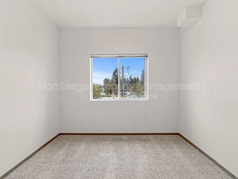 4th Ave Apartments — Photo 7