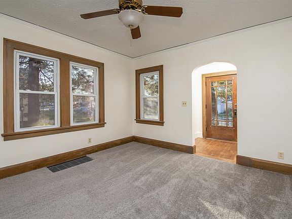 5th image of 224 Pearl Ave