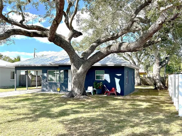 3211 Yorktown St, Sarasota, FL 34231