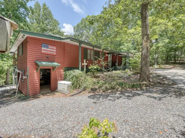 157 Deavours Ln, Cleveland, GA 30528