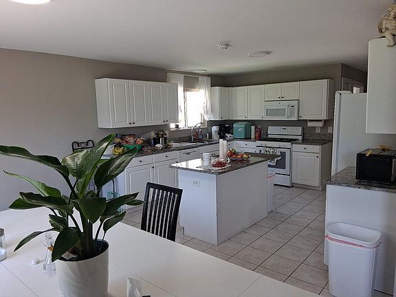 5th image of 25014 Trombley St