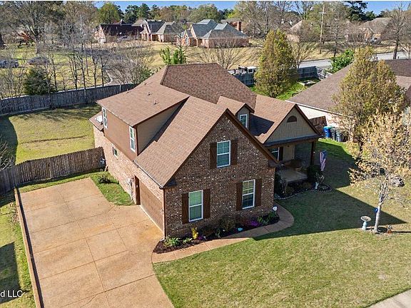 4th image of 604 Rowan Oak Pl